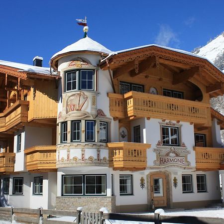 Hotel Ferienschlössl Harmonie Holzgau Exterior foto