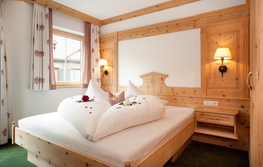 Hotel Ferienschlössl Harmonie Holzgau Zimmer foto