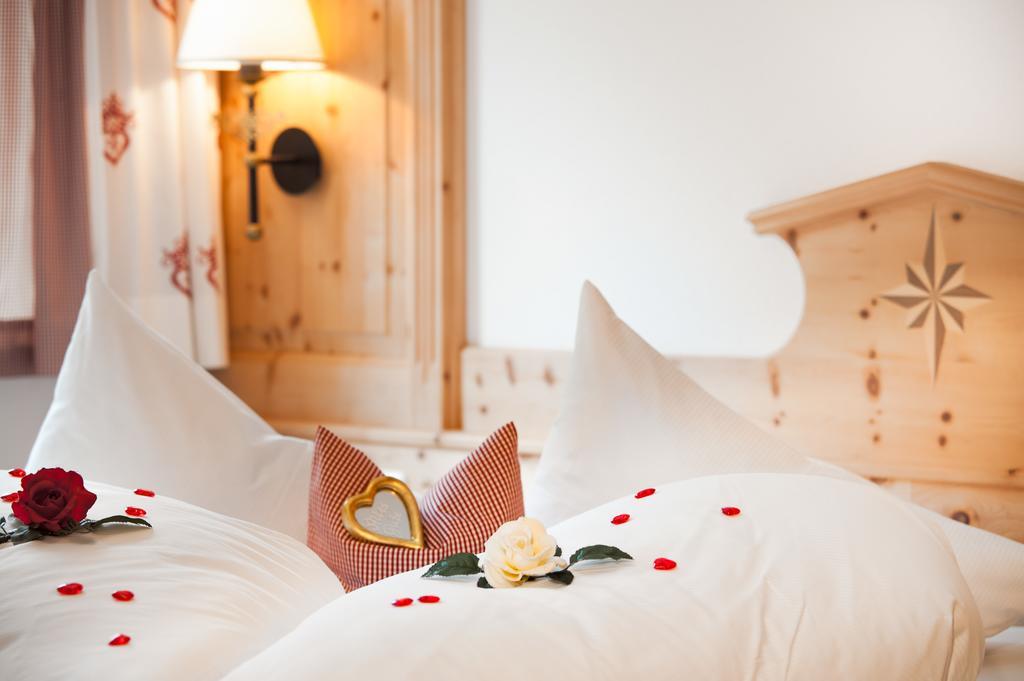 Hotel Ferienschlössl Harmonie Holzgau Zimmer foto