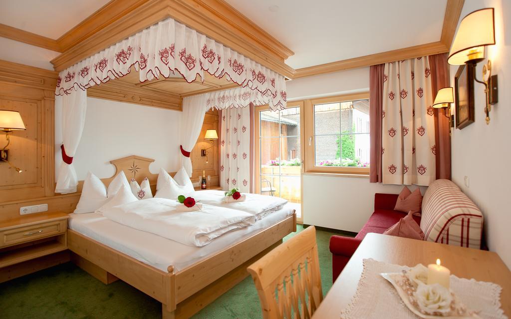 Hotel Ferienschlössl Harmonie Holzgau Zimmer foto