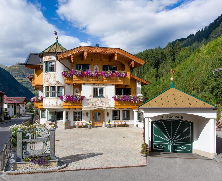 Hotel Ferienschlössl Harmonie Holzgau Exterior foto
