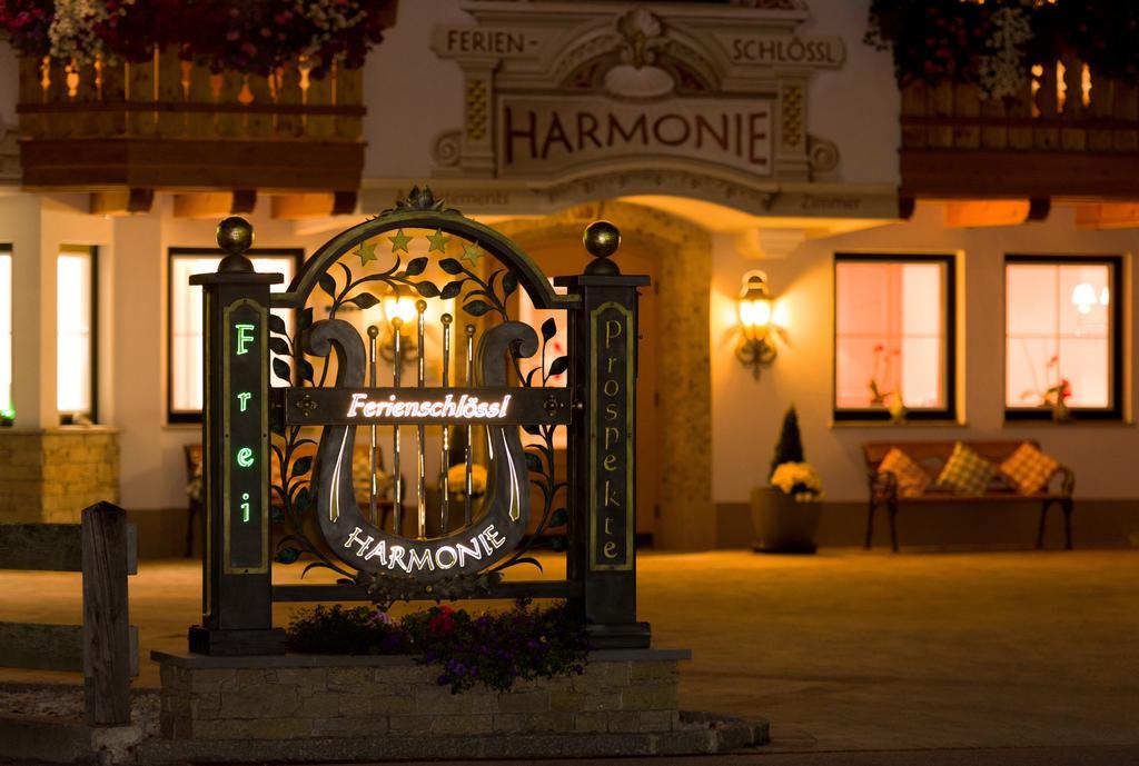 Hotel Ferienschlössl Harmonie Holzgau Exterior foto