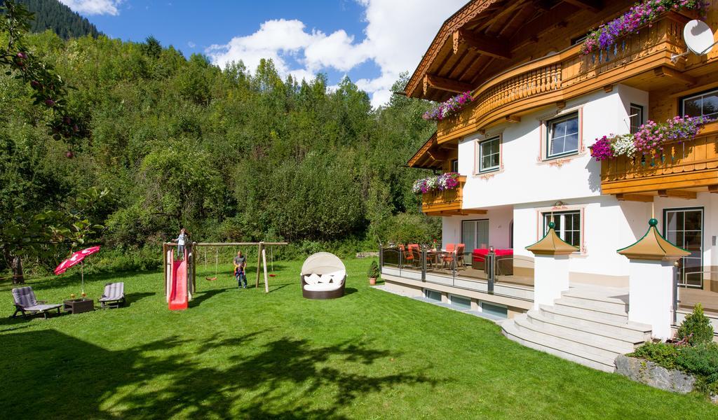 Hotel Ferienschlössl Harmonie Holzgau Exterior foto