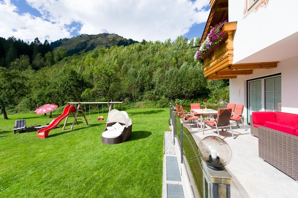 Hotel Ferienschlössl Harmonie Holzgau Exterior foto
